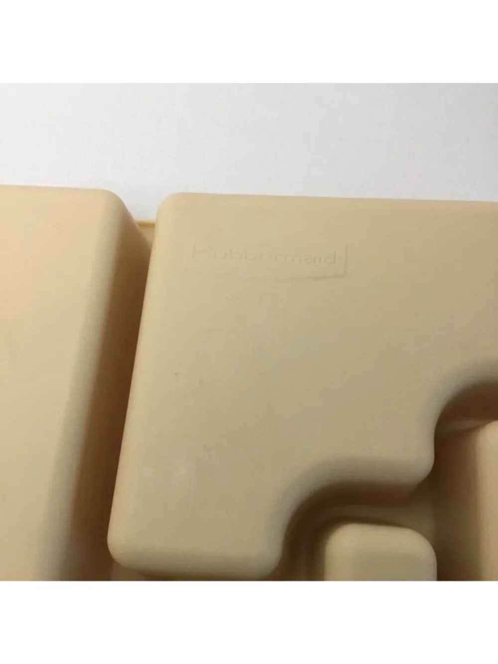 Rubbermaid 2921 almond
